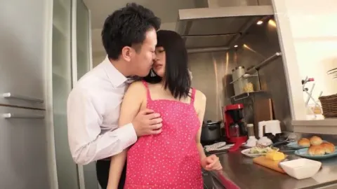 Em nữ sinh mới lớn lần đầu sống thử cùng bạn trai khi lên đại học